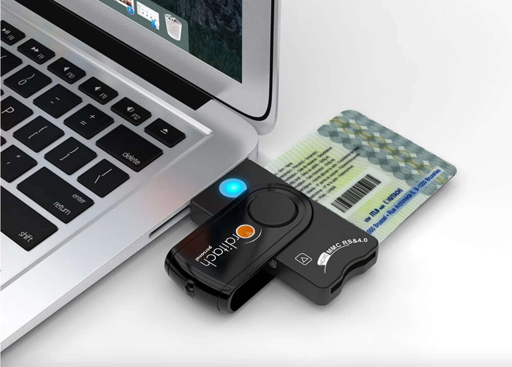 The Orditach Personal card reader reading a driver card via a laptop